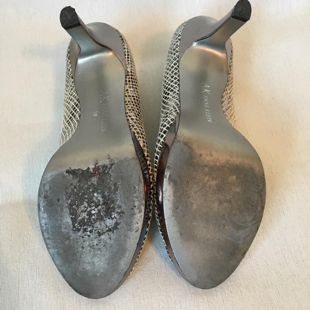 Anne Klein snake skin peep toe heel - Picture 7 of 8